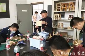 玩转木艺，高校师生一起体验非遗文化图片