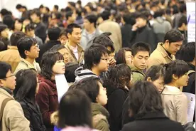 800万毕业生遭遇最冷就业季，踏入社会才知道，学历到底有多重要图片