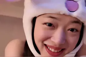崔雪莉家人晒生前住房，保留生活痕迹，椅子上放吊灯令人心碎图片