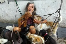 香港富二代郑六三，5年花光千万遗产，成为乞丐，脸上任带笑容图片