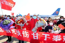 忘不了！辽医回首援鄂千里“逆行”：义无反顾来，依依不舍走图片