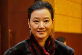 宋祖英穿皮草真显贵气，身材长相不是重点，搭配时细节才是关键图片