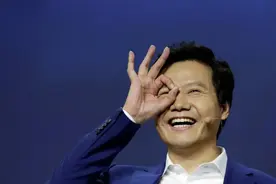 雷军回忆尴尬时刻：上市首日破发，高管躲进杂物间图片