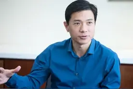 李彦宏怎么做父亲？工作再忙也会努力回家吃饭 |代表委员谈家教图片