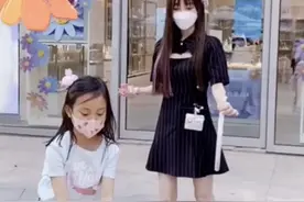 与贾乃亮分手后首同框，李小璐晒照澄清绯闻，称是好朋友的亲弟弟图片