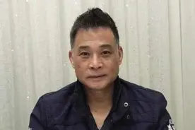他是真正的练家子，也是周星驰最爱的反派，因演技太真买菜被人骂图片