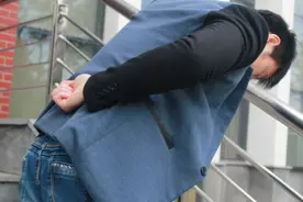 腰疼总是反复发作？是腰椎疾病吗？需要进行手术治疗吗？为你解惑图片