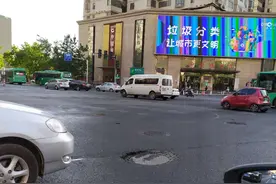 郑州紫荆山路东大街红绿灯“偷懒”，通行请小心图片