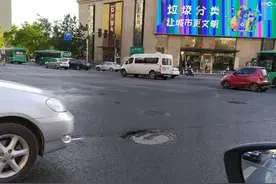 郑州紫荆山路东大街红绿灯“偷懒”，通行请小心图片
