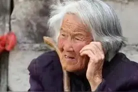 “儿子，我生病住院了，你过来照顾我”儿子：我不管让钱照顾你吧图片