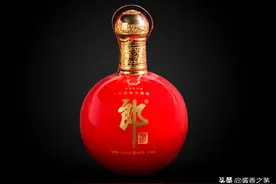 名人与酒︱阎维文：一瓶为我“定制”的100年郎酒图片