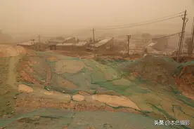 塞下春来风景异 榆林遭遇十年来最大沙尘暴袭击图片
