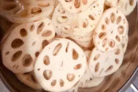 回味甜蜜的秘制卤藕图片