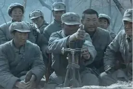 亮剑：李云龙当被服厂厂长时，旧版针线工作挺认真，新版太不像话图片