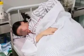 产妇顺产时，突然挣扎大声喊“啥东西夹到俺了”，医生：吓了一跳图片