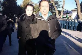 82岁李双江接商演惹争议，网友留言扎心！永远绕不过儿子这关图片