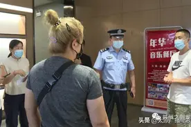 飞力特健身：报班学习游泳 怎料课还没上泳池变身篮球场图片