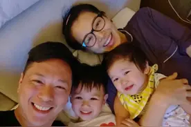 胡杏儿生3个儿子，命里缺女儿？同为港姐的邱淑贞则生了三个女儿图片