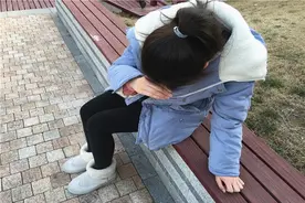 蹲下后站起来，感觉头晕、眼冒金星，是低血糖吗？图片