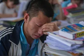 重庆一男生高考638分，不填志愿反倒选复读，最后考了多少分图片