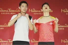 张继科再现“撕衣服”名场面，打扮清爽有型，冠军穿搭如何养成？图片