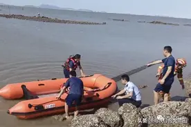 莆田：3人游玩被困海面，多部门协同成功救助图片
