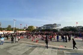 【荔浦芋文化节】千人削马蹄大赛 燃爆滨江公园图片