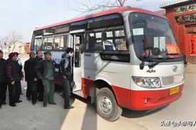 湖南女孩返校途中3000元学费被盗，“感觉天都要塌了”，司机乘务员弃车追贼图片