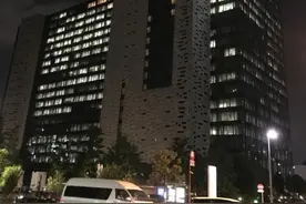 我从未想过游戏里有一种死法会是被其制作公司的大楼撞死图片