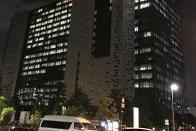 我从未想过游戏里有一种死法会是被其制作公司的大楼撞死图片