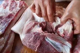 买猪肉时，如何区分公猪肉和母猪肉？记住这3点，轻松辨别不上当图片