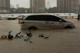 雨还在下！危难时更懂得什么是同胞！图片