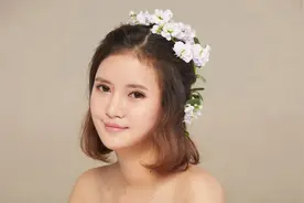 19岁唇裂女孩从小被人嘲笑，整容后判若两人称好像做了一场梦图片