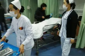 从抢救室到手术室，短短几分钟的路，却如此艰难图片