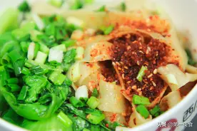 厨师长教你扯面家常做法，简单一拉，面条劲道，香辣有味图片