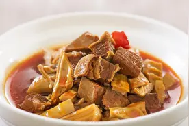 炖牛肉时，牢记“3放2不放”，牛肉软烂入味不腥不柴，越吃越解馋图片