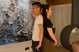 胡军儿子康康，12岁身高超过妈妈：为什么星二代都长得这么高？图片