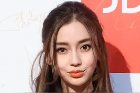Angelababy嘟嘟嘴造型可爱如少女，仿佛“吃了”防腐剂图片