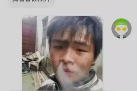搞笑GIF：兄弟，你这烟囱很畅通嘛，哈哈哈图片