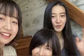 木村拓哉两女儿母亲节直播，工藤静香素颜入镜，母女仨首公开同框图片