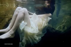 水下薄纱吊带少女私房，温柔细腻情绪感十足图片