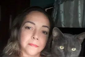怀疑猫有外遇，于是夹纸条试探，惊讶发现它真的有第二个家！图片