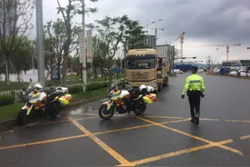 泥头车“冲禁令”任性上路行驶，罚1000！扣3分！图片