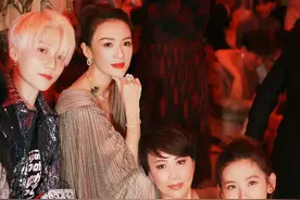 赵丽颖杨颖被冷落，前芭莎主编没人合照，一场秀看破娱乐圈的残酷图片