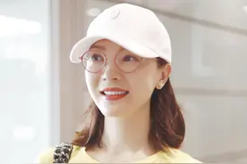 陈数气质全开，穿黄色T恤搭配阔腿裤简约又高级，清爽干净利落图片