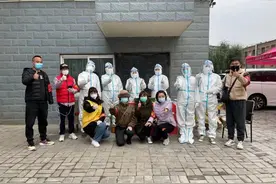 抗“疫”一线我先行 |疫情中“逆行者”——他的名字叫志愿者图片