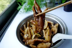 水果清香的凉拌鸡爪，做法简单，让你一吃难忘图片