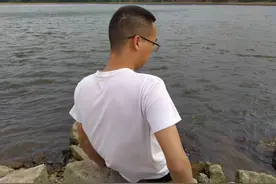 一直待业在家，同学介绍我去当催乳师。本人是医学院毕业的，男的图片