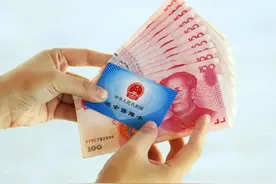 养老金不换为社保卡，就不发放了吗？注意一件事图片