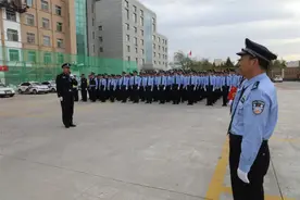 【向国旗致敬】定边公安举行庆祝中华人民共和国成立72周年升国旗仪式，唱响《歌唱祖国》图片